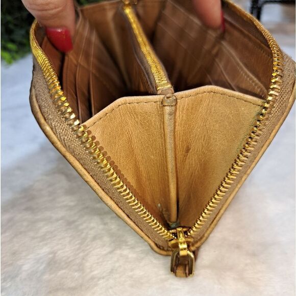 Authentic Miu Miu Matelasse Beige Leather Wallet - Picture 9 of 17